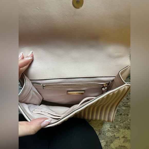 Tory Burch (FLEMING MINI STUD CONVERTIBLE SHOULDER BAG) - Picture 6 of 7